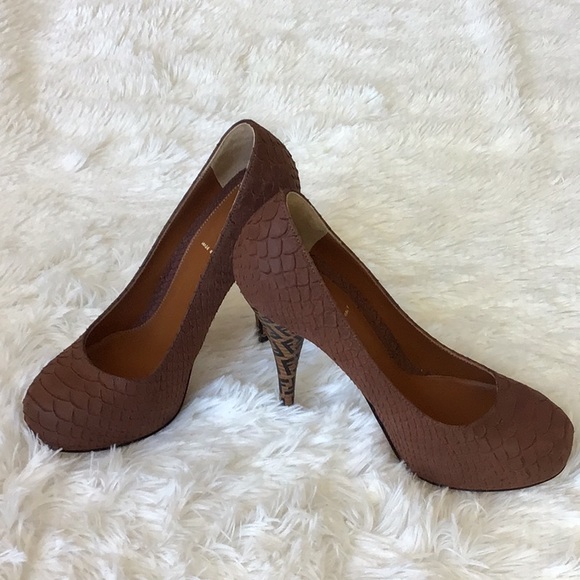 FENDI Décolleté Vitello Python Pumps. - Picture 9 of 11